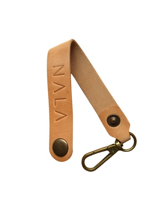 Breloczek / zawieszka do produktów NALA, Kolekcja "Łeba", kolor piaskowy, skóra naturalna Breloczek / zawieszka do produktów NALA, Kolekcja "Łeba", kolor piaskowy, skóra naturalna