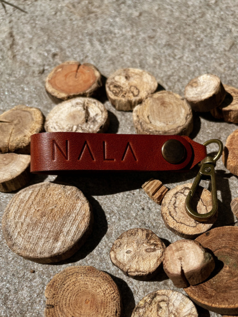 Breloczek / zawieszka do produktów NALA, kolekcja " Szczyrk", kolor kasztanowy brąz, skóra naturalna Breloczek / zawieszka do produktów NALA, kolekcja " Szczyrk", kolor kasztanowy brąz, skóra naturalna