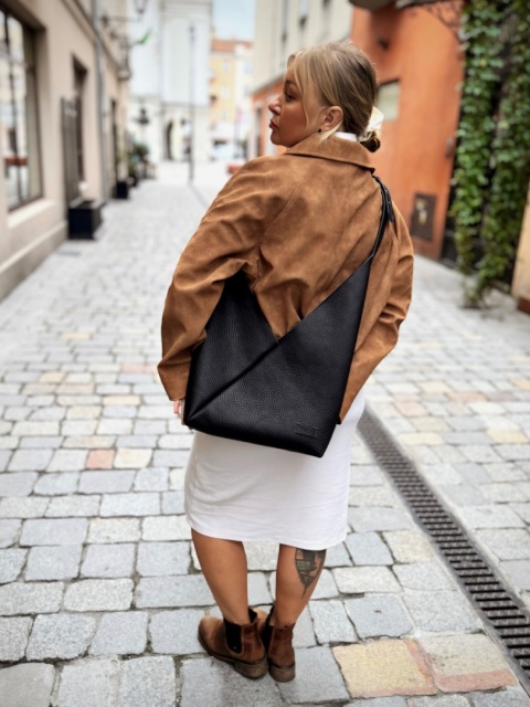 Torebka miękka ‚Origami’ duża, kolor czarny, skóra naturalna