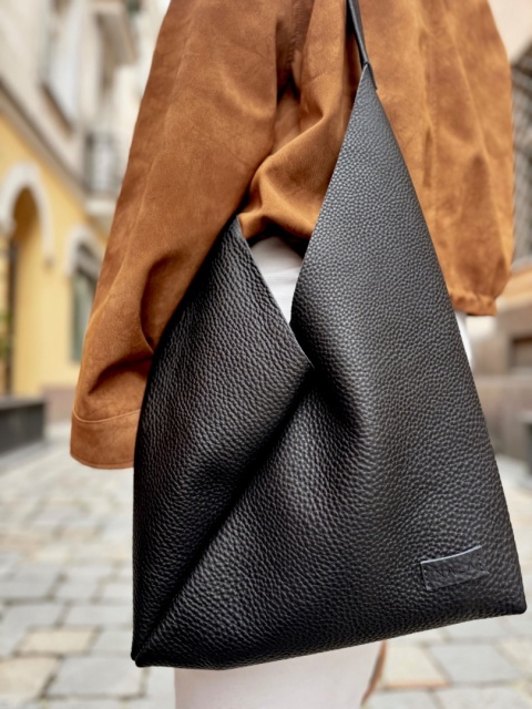 Torebka miękka ‚Origami’ duża, kolor czarny, skóra naturalna