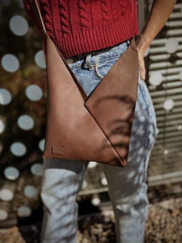 Torebka miękka ‚Origami’ mała, kolor czekoladowy brąz, skóra naturalna