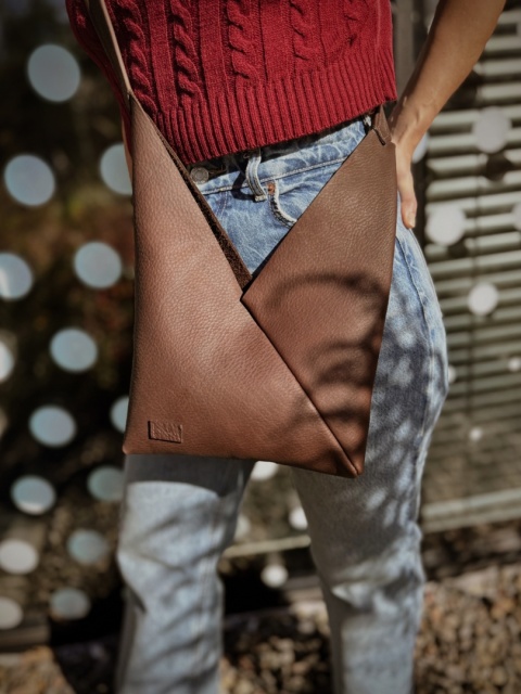 Torebka miękka ‚Origami’ mała, kolor czekoladowy brąz, skóra naturalna