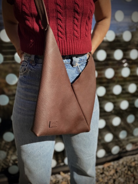 Torebka miękka ‚Origami’ mała, kolor czekoladowy brąz, skóra naturalna