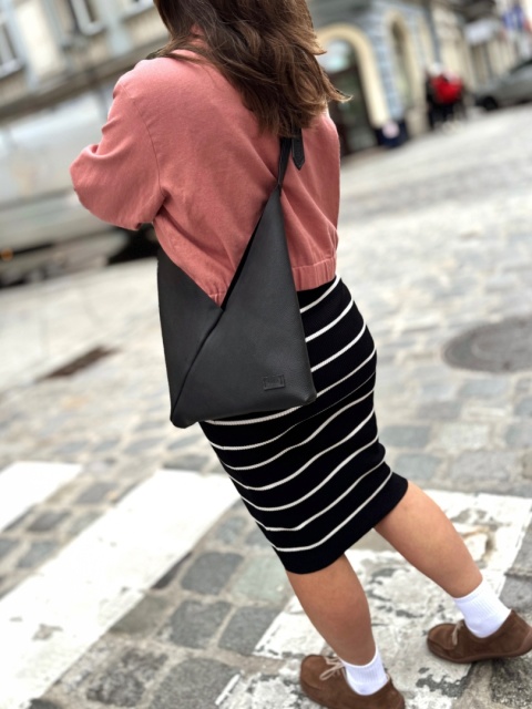 Torebka miękka ‚Origami’ mała, kolor czarny, skóra naturalna